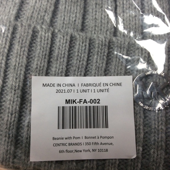 NWT Michael Michael Kors Gray Knit Beanie Pom Pom MK OS Hat New $48. - Picture 5 of 10